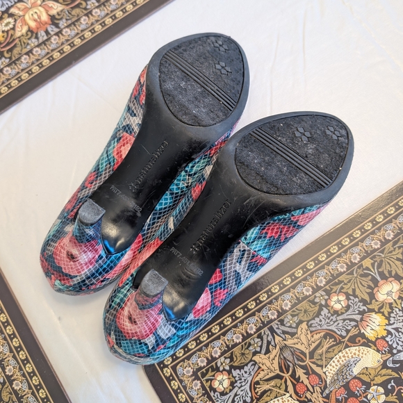 Naturalizer Heels - Picture 6 of 6